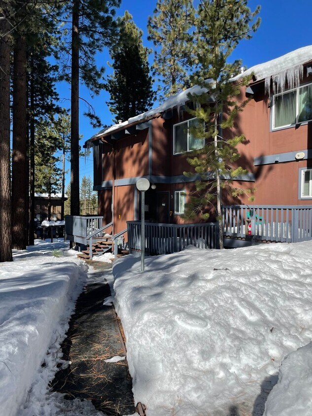 Primary Photo - Great location near Heavenly - Spacious 2 ...