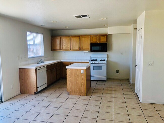 Foto del edificio - 40350 Maravilla Dr