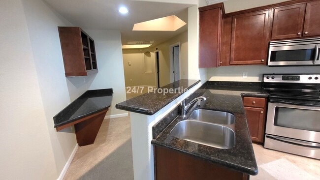 Foto del edificio - 3BD/2BA Townhome w/ Pool/Gym/BB Court & Mo...