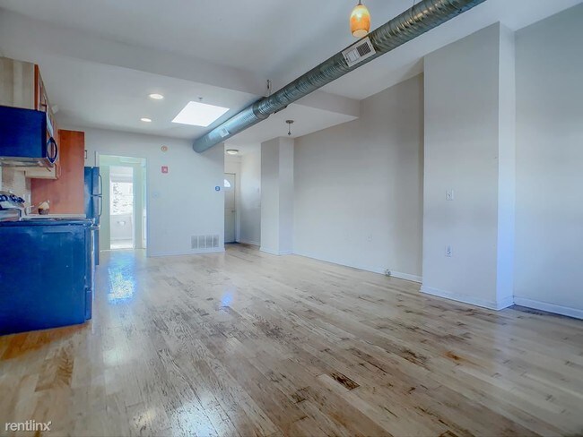 Foto del edificio - 249 W Chase St