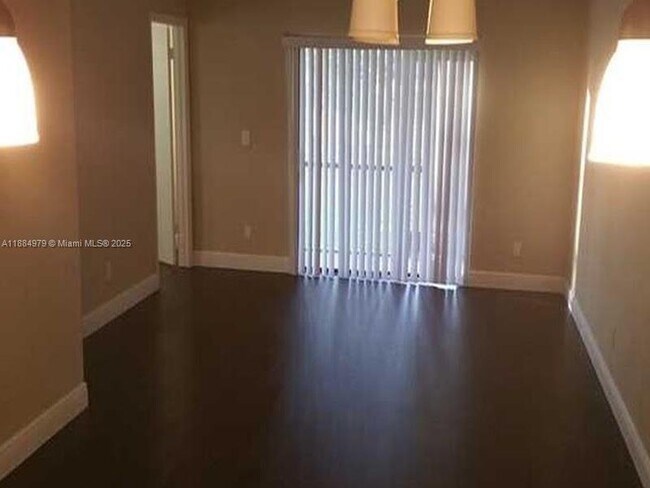 Foto del edificio - 10325 NW 11th St