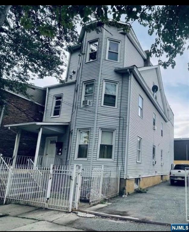 Building Photo - 44 Garfield Ave