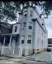 Building Photo - 44 Garfield Ave