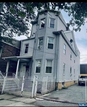 Building Photo - 44 Garfield Ave