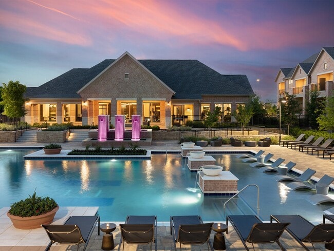 Building Photo - AVE Las Colinas