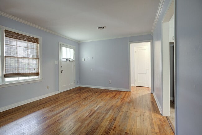 Building Photo - 912 Garver St