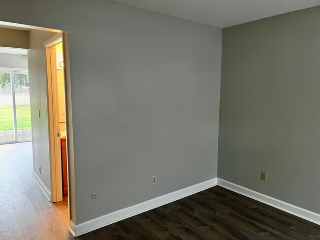 Foto del edificio - 707 Forest Ln