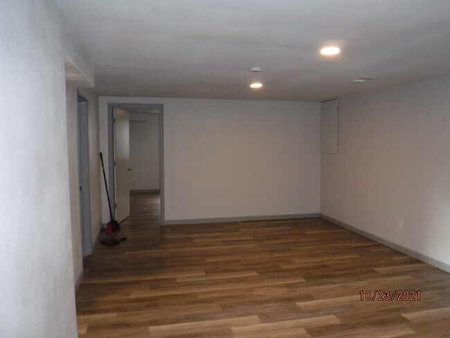 Building Photo - 3510 W Francis Ave