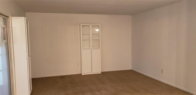 Building Photo - 551 Fairways Dr
