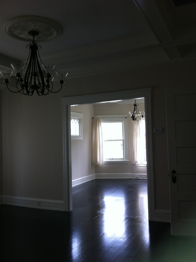 Building Photo - 427 Sunset Ave