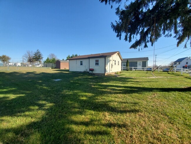 Building Photo - 1610 Gillis Rd