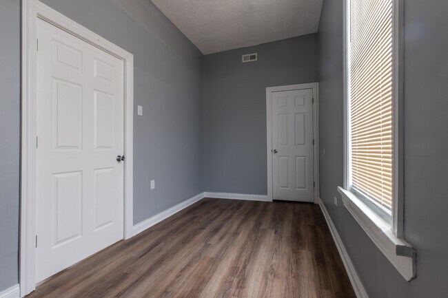 Foto del edificio - 1432 N Western Ave