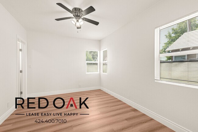 Building Photo - Lovely Bungalow Style One Bedroom with Lot...