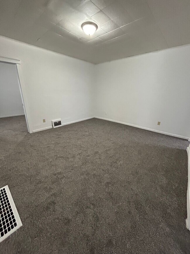 Foto del edificio - 3 Bedroom 2 Bathroom Apartment Near Gundersen