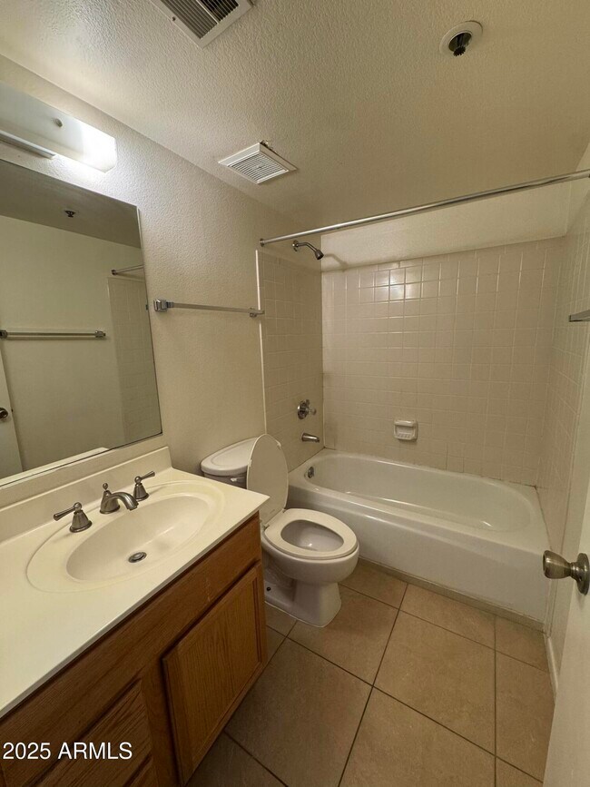 Foto del edificio - 7910 E Thomas Rd