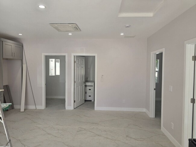 Building Photo - 133TH - HAWTHORN