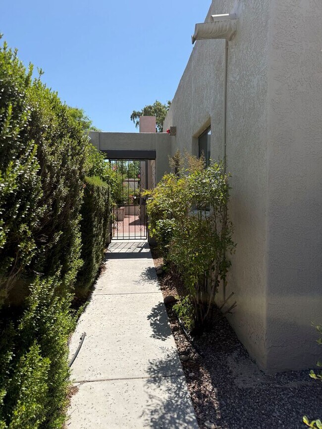 Foto del edificio - Town Home For Rent