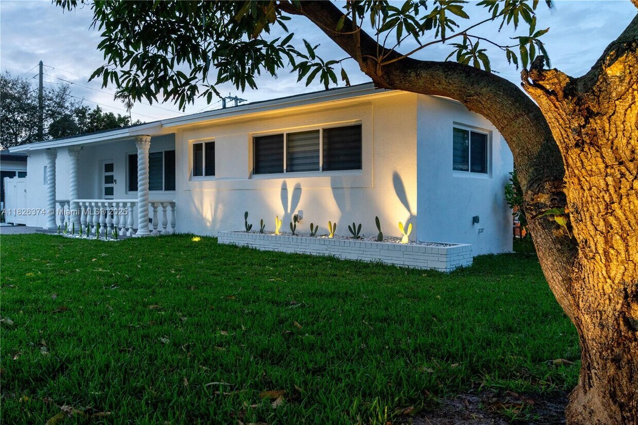 Foto principal - 1331 NE 160th St