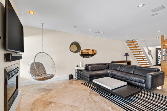 Building Photo - 1005 Bel Air Dr