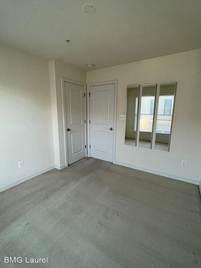 Building Photo - 3 br, 3.5 bath House - 624 Regent Pl NE