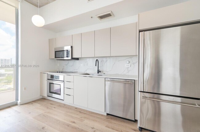 Foto del edificio - 3470 E Coast Ave