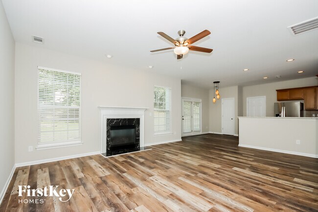Foto del edificio - 105 Meandering Way Ln