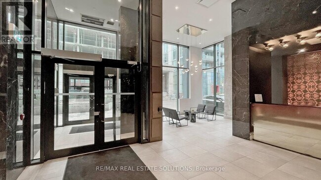 Photo du bâtiment - 30 Baseball Pl