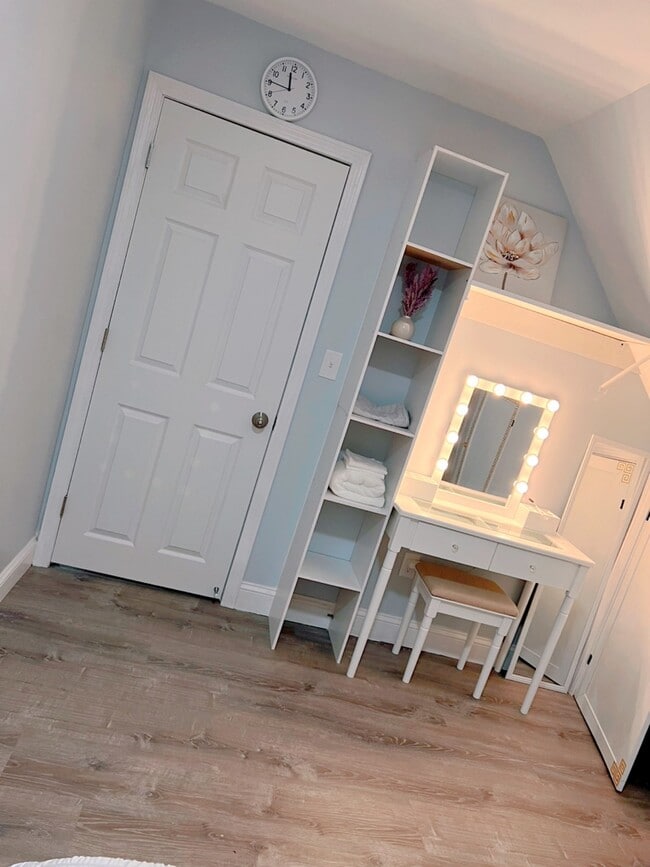 Building Photo - 8 Hecla St