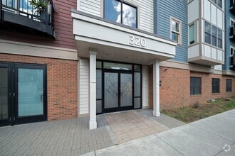 Building Photo - 320 Maverick St