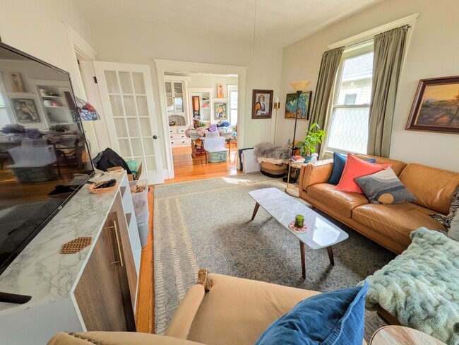 Building Photo - 623 Fellsway