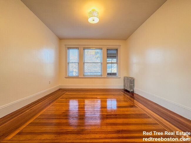 Building Photo - 567 Riverside Ave