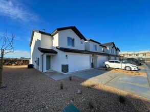 Building Photo - 3334 E Dungeon Dr