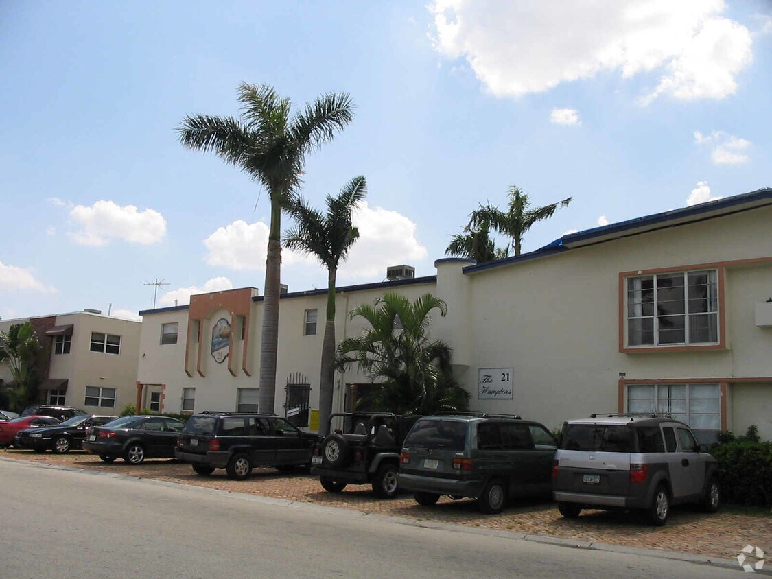 Building Photo - 21 Isle Of Venice Dr