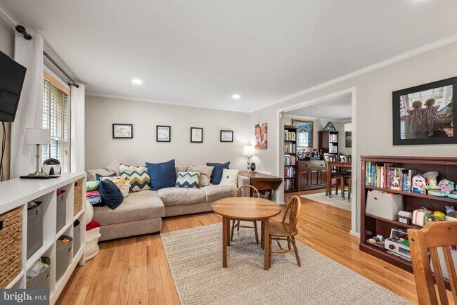Building Photo - 10906 Carters Oak Way