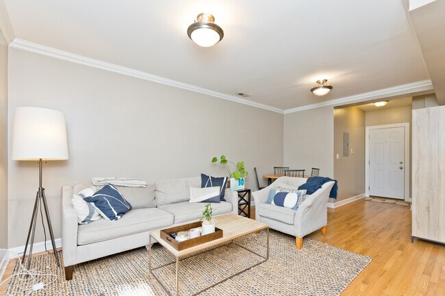 Foto del edificio - 2128 N Hudson Ave