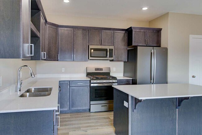 Foto del edificio - Cedar Reserve Townhome! End Unit