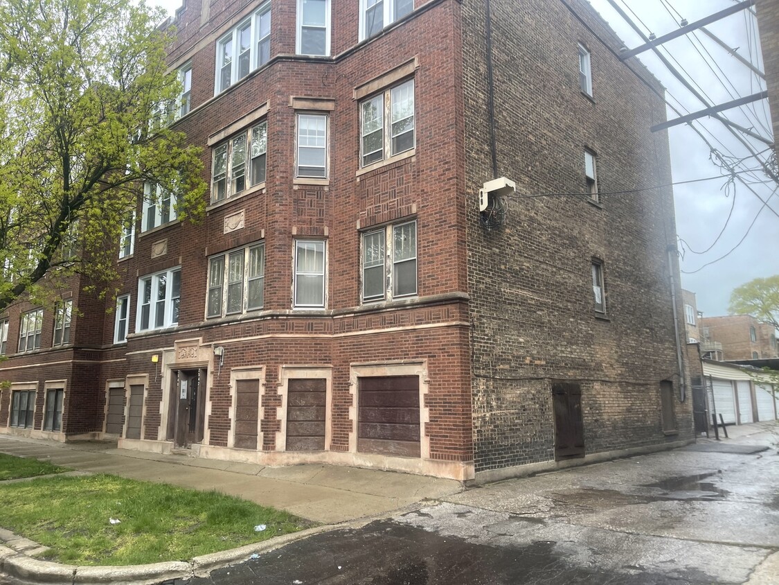 Foto principal - 2542 E 78th St