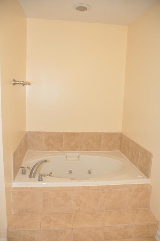 Building Photo - 2192 River Park Ct