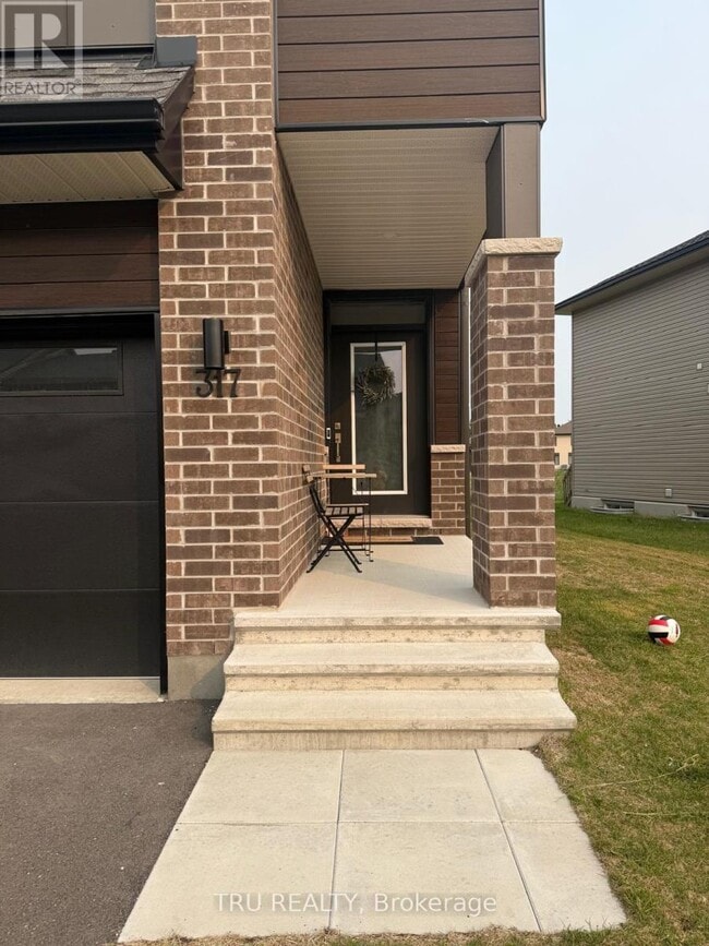 Building Photo - 317 Whitham Cres