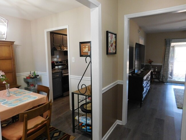 Building Photo - 842 Halifax Cir