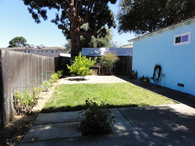 Building Photo - 1821 Woodland Ave