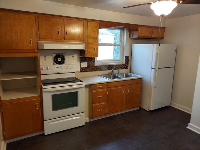 Building Photo - 1851 Crafton Boulevard, Unit 2