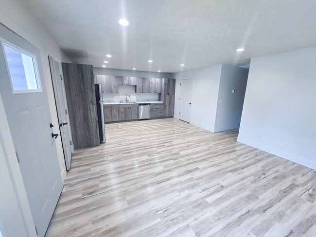 Foto del edificio - 308 E 13th St