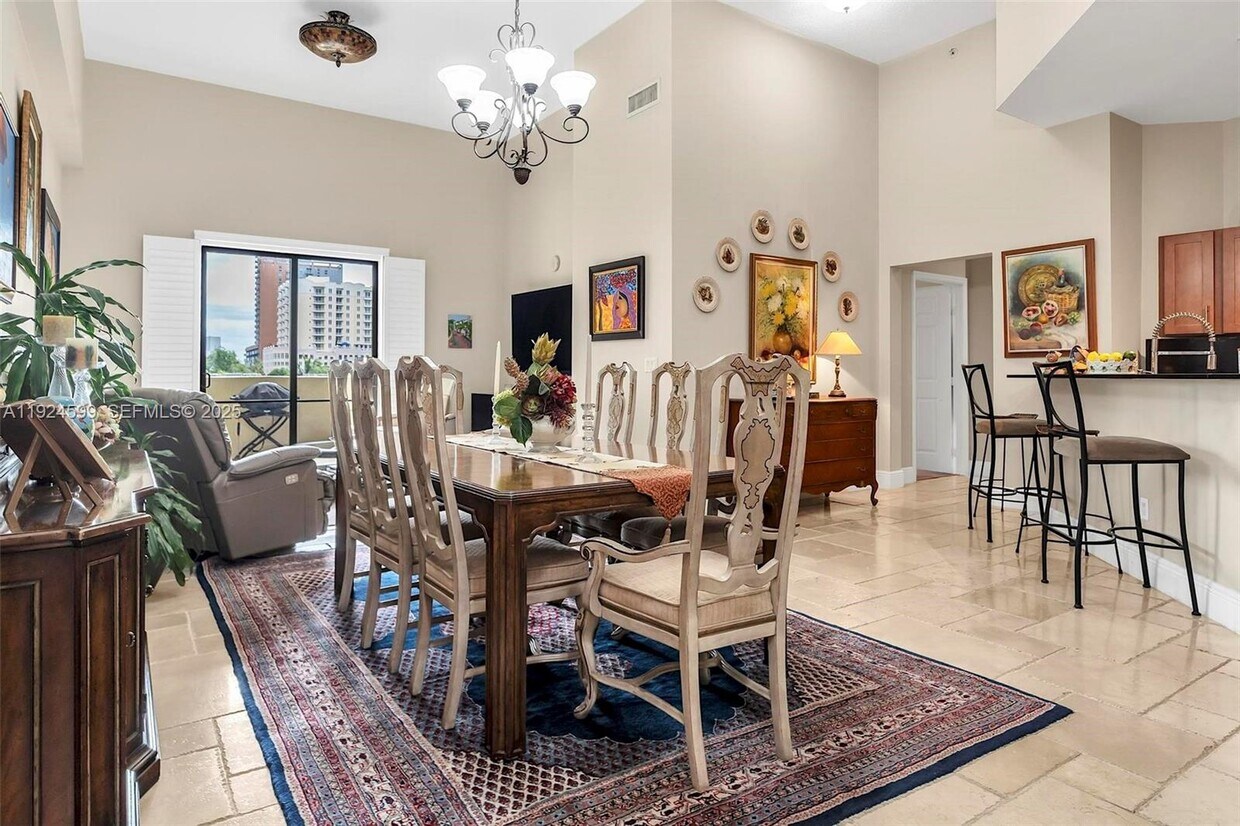 Foto principal - 8390 SW 72nd Ave