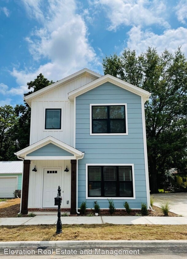 Primary Photo - 3 br, 2.5 bath House - 929 W Lawson Street