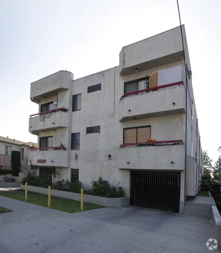Building Photo - 13540 Victory Blvd