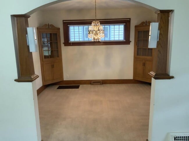 Building Photo - 315 E Lexington Ct