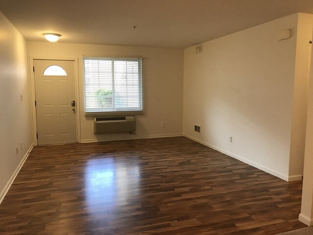 Foto del edificio - 152 Bertram Dr