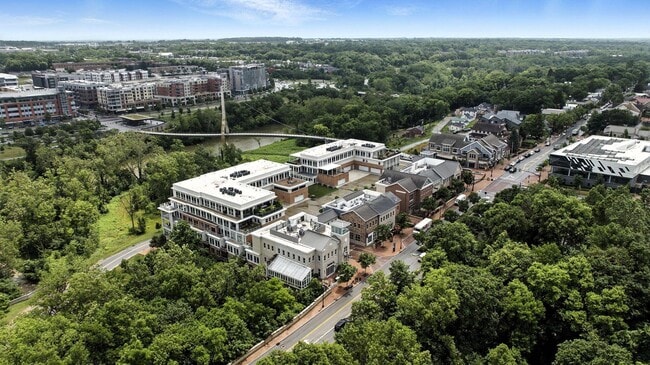 Building Photo - 105 N Riverview St