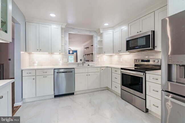 Foto del edificio - 112 Gretna Green Ct